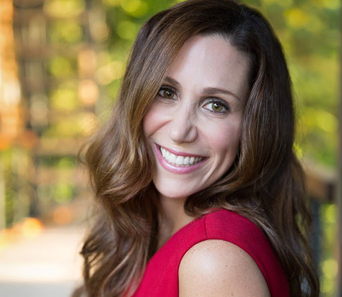 Sari Headshot 1.7mb cropped